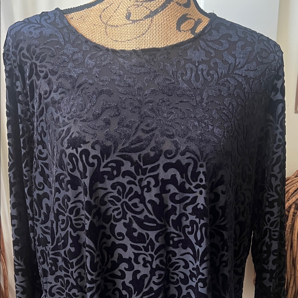 Chelsea & Theodore Elegant Black Floral Blouse